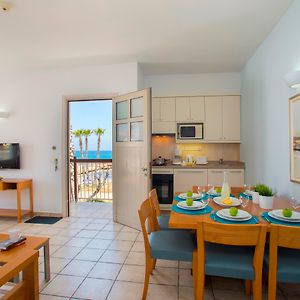 One-Bedroom Suite Side Sea View
